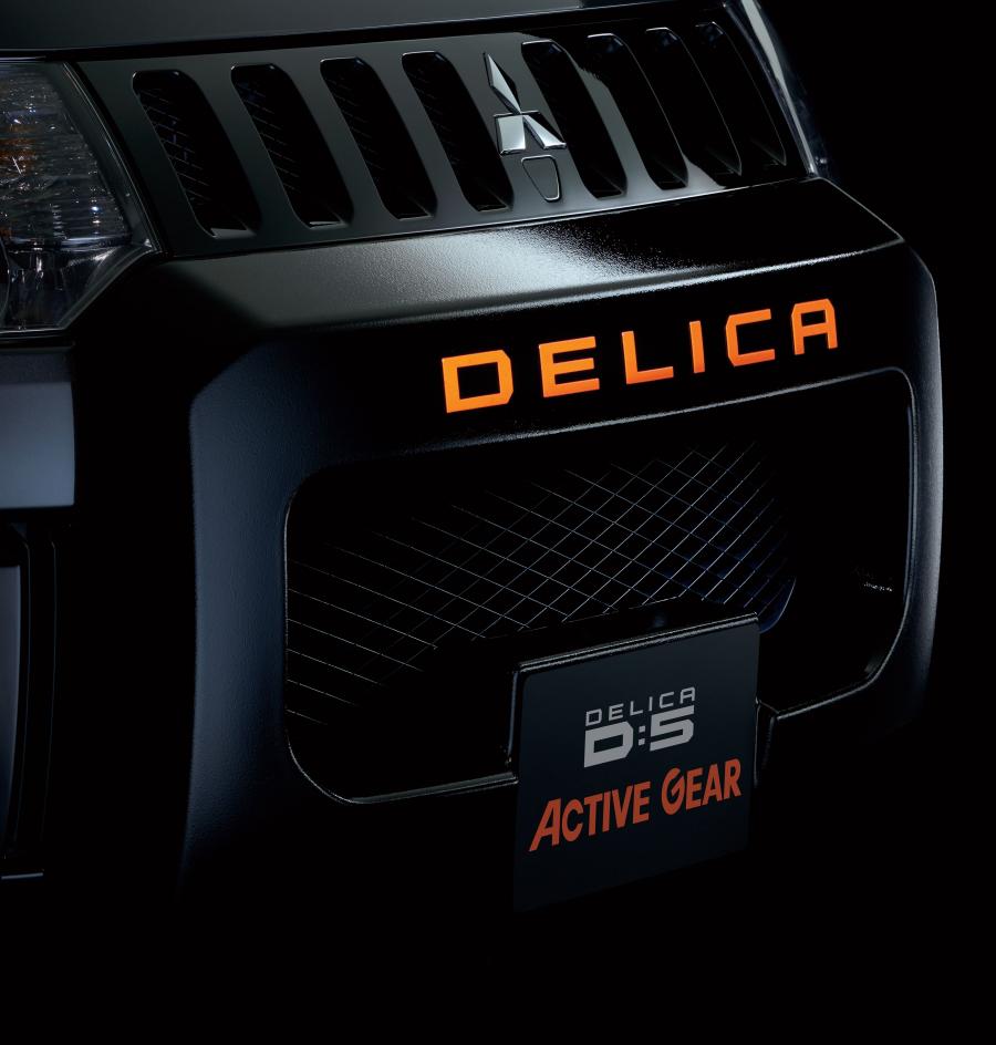 Логотип Mitsubishi Delica D:5 Active Gear Complete Package 2017 года  (фото 6 из 12)